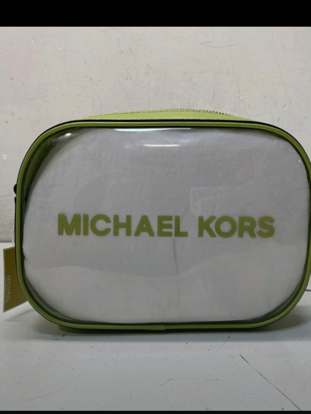 Michael Kors-Jet Set Travel Oval Camera Crossbody Bag (Lime 🍋‍🟩) - Picture 5 of 10